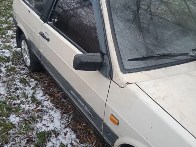 Белый ВАЗ 2108, объемом двигателя 1.3 л и пробегом 1000 тыс. км за 947 $, фото 3 на Automoto.ua