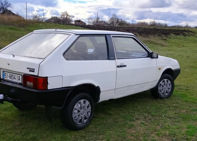 Белый ВАЗ 2108, объемом двигателя 1.5 л и пробегом 33 тыс. км за 1150 $, фото 4 на Automoto.ua