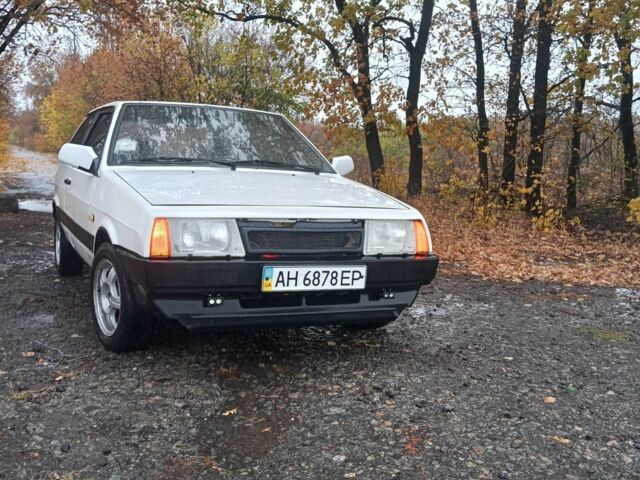 Белый ВАЗ 2108, объемом двигателя 1.3 л и пробегом 190 тыс. км за 945 $, фото 2 на Automoto.ua