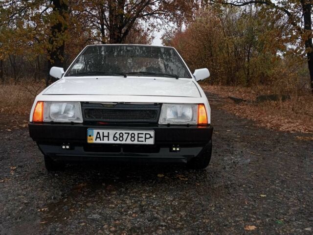 Белый ВАЗ 2108, объемом двигателя 1.3 л и пробегом 190 тыс. км за 945 $, фото 3 на Automoto.ua