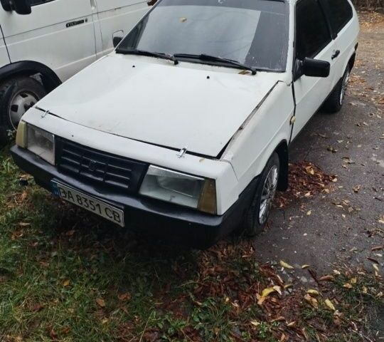 Белый ВАЗ 2108, объемом двигателя 1.3 л и пробегом 100 тыс. км за 400 $, фото 2 на Automoto.ua
