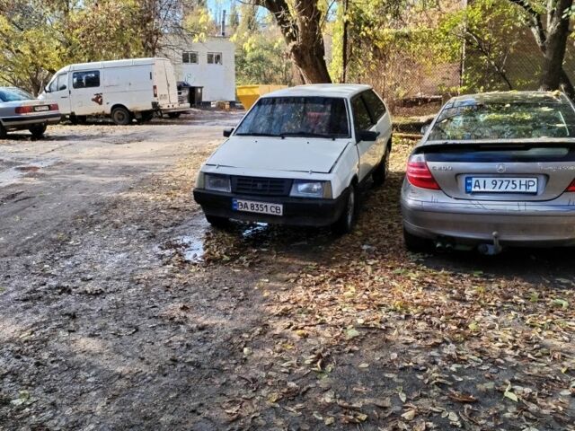 Белый ВАЗ 2108, объемом двигателя 1.3 л и пробегом 100 тыс. км за 400 $, фото 1 на Automoto.ua