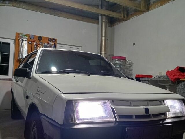 Белый ВАЗ 2108, объемом двигателя 1.5 л и пробегом 200 тыс. км за 1300 $, фото 3 на Automoto.ua