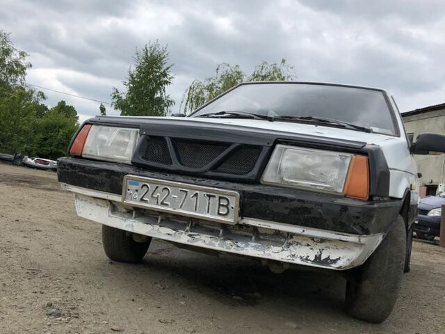 Белый ВАЗ 2108, объемом двигателя 1.3 л и пробегом 200 тыс. км за 350 $, фото 1 на Automoto.ua