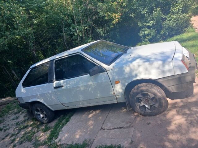 Белый ВАЗ 2108, объемом двигателя 1.3 л и пробегом 300 тыс. км за 923 $, фото 6 на Automoto.ua