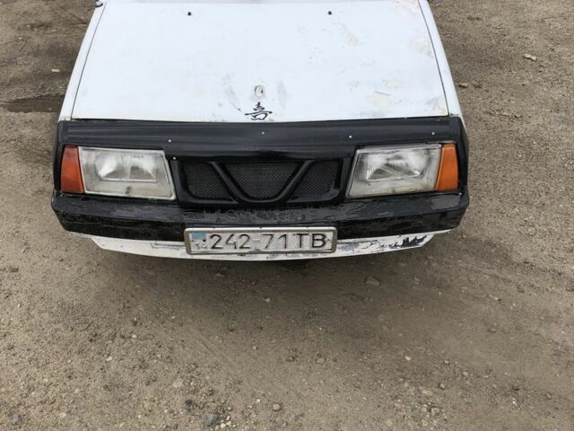 Белый ВАЗ 2108, объемом двигателя 1.3 л и пробегом 200 тыс. км за 350 $, фото 2 на Automoto.ua
