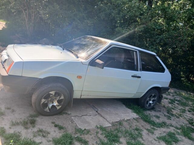 Белый ВАЗ 2108, объемом двигателя 1.3 л и пробегом 300 тыс. км за 923 $, фото 1 на Automoto.ua