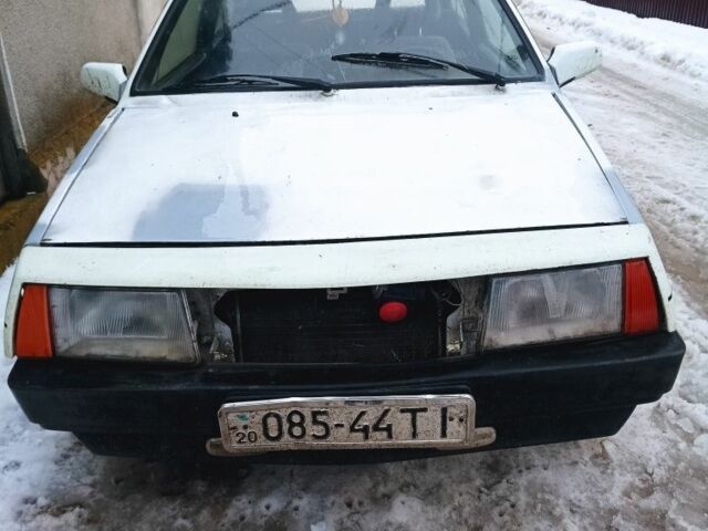 Белый ВАЗ 2108, объемом двигателя 1.3 л и пробегом 200 тыс. км за 268 $, фото 4 на Automoto.ua