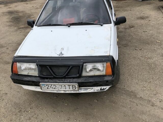 Белый ВАЗ 2108, объемом двигателя 1.3 л и пробегом 200 тыс. км за 350 $, фото 5 на Automoto.ua