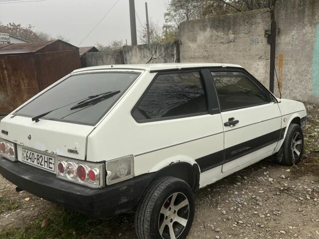 Белый ВАЗ 2108, объемом двигателя 1.5 л и пробегом 300 тыс. км за 600 $, фото 1 на Automoto.ua