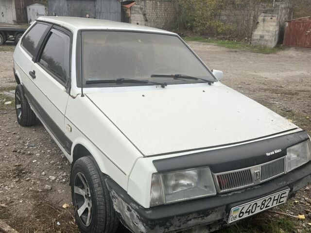 Белый ВАЗ 2108, объемом двигателя 1.5 л и пробегом 300 тыс. км за 600 $, фото 3 на Automoto.ua