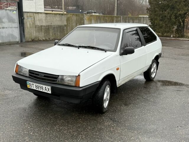 Белый ВАЗ 2108, объемом двигателя 1.5 л и пробегом 150 тыс. км за 800 $, фото 2 на Automoto.ua