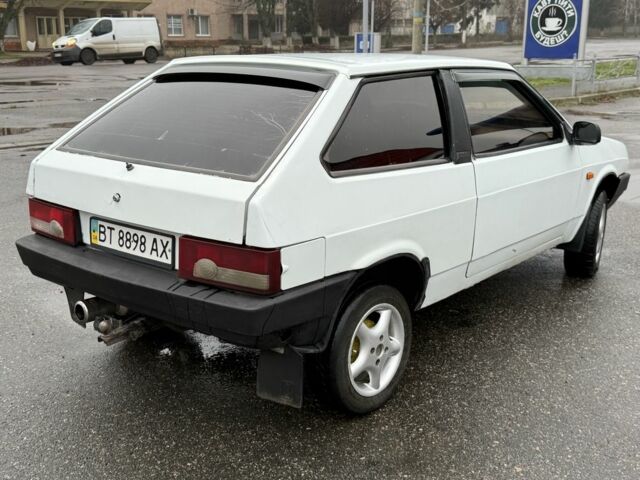 Белый ВАЗ 2108, объемом двигателя 1.5 л и пробегом 150 тыс. км за 800 $, фото 3 на Automoto.ua