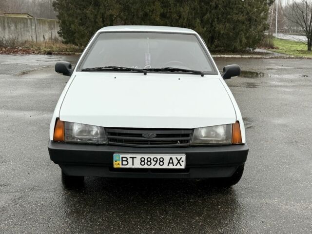 Белый ВАЗ 2108, объемом двигателя 1.5 л и пробегом 150 тыс. км за 800 $, фото 1 на Automoto.ua