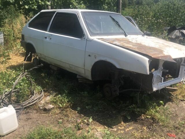 Белый ВАЗ 2108, объемом двигателя 1.5 л и пробегом 200 тыс. км за 350 $, фото 2 на Automoto.ua