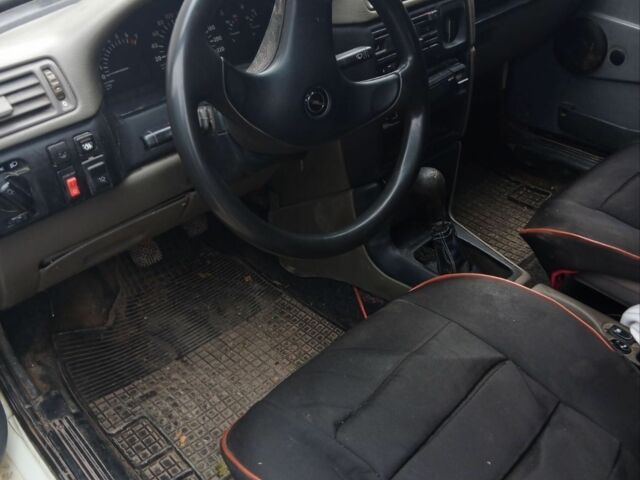 Белый ВАЗ 2108, объемом двигателя 0 л и пробегом 200 тыс. км за 500 $, фото 6 на Automoto.ua