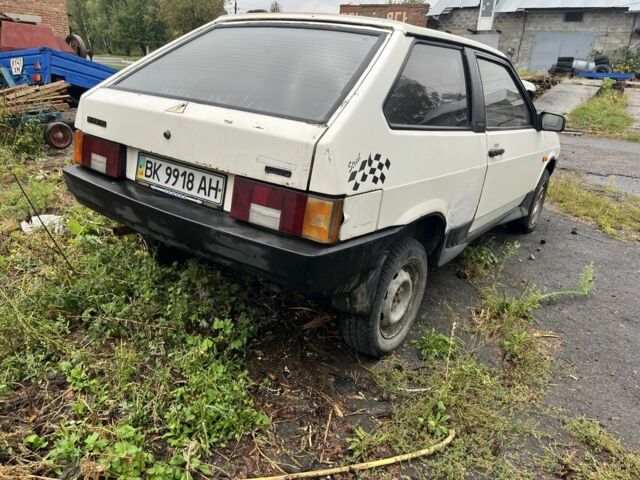 Белый ВАЗ 2108, объемом двигателя 0 л и пробегом 200 тыс. км за 350 $, фото 2 на Automoto.ua