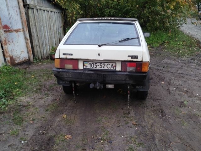 ВАЗ 2108 1987 в Глухове на Automoto.ua Белый ВАЗ 2108, объемом двигателя 1 л и пробегом 5 тыс. км за 700 $, фото 3 на Automoto.ua