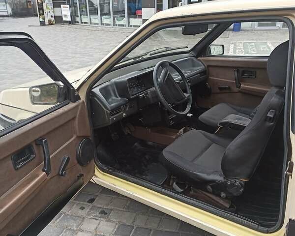 Бежевый ВАЗ 2108, объемом двигателя 1.5 л и пробегом 211 тыс. км за 593 $, фото 1 на Automoto.ua