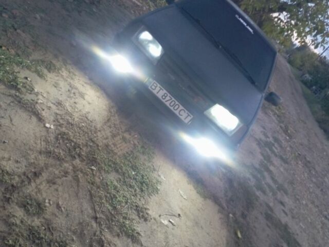 Черный ВАЗ 2108, объемом двигателя 1.5 л и пробегом 300 тыс. км за 950 $, фото 1 на Automoto.ua