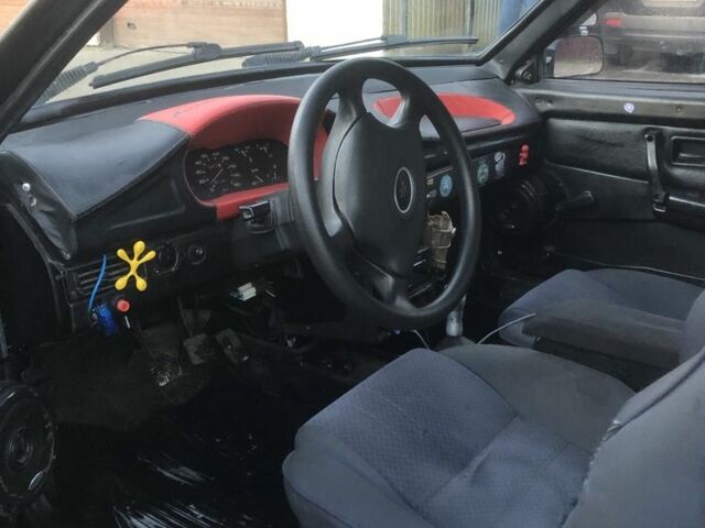 Черный ВАЗ 2108, объемом двигателя 1.3 л и пробегом 333 тыс. км за 1200 $, фото 3 на Automoto.ua