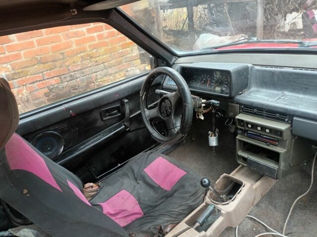 Красный ВАЗ 2108, объемом двигателя 1.5 л и пробегом 80 тыс. км за 600 $, фото 4 на Automoto.ua