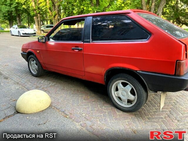 Красный ВАЗ 2108, объемом двигателя 1.5 л и пробегом 200 тыс. км за 650 $, фото 2 на Automoto.ua