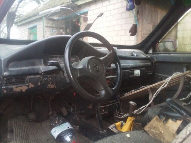 Красный ВАЗ 2108, объемом двигателя 1 л и пробегом 1000 тыс. км за 358 $, фото 6 на Automoto.ua