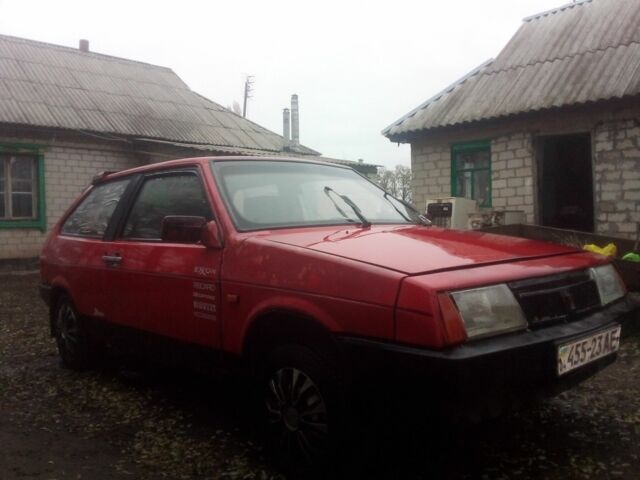 Красный ВАЗ 2108, объемом двигателя 1 л и пробегом 1000 тыс. км за 358 $, фото 2 на Automoto.ua