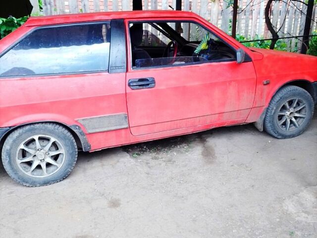 Красный ВАЗ 2108, объемом двигателя 1.3 л и пробегом 200 тыс. км за 600 $, фото 1 на Automoto.ua