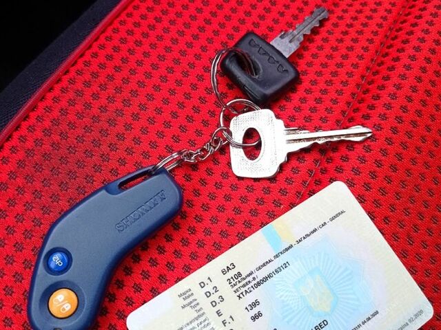 Красный ВАЗ 2108, объемом двигателя 13 л и пробегом 200 тыс. км за 950 $, фото 10 на Automoto.ua