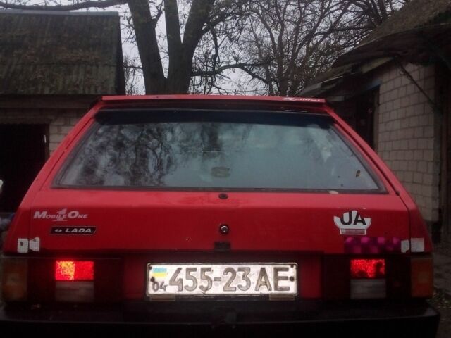 Красный ВАЗ 2108, объемом двигателя 1 л и пробегом 1000 тыс. км за 358 $, фото 3 на Automoto.ua