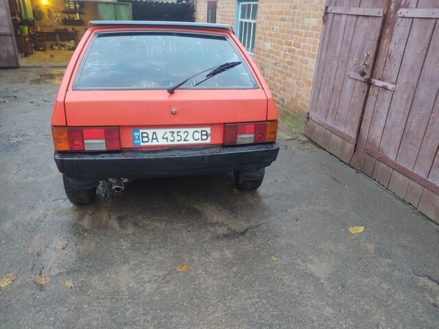 Красный ВАЗ 2108, объемом двигателя 1.3 л и пробегом 250 тыс. км за 1200 $, фото 3 на Automoto.ua