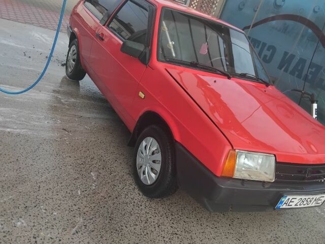 Красный ВАЗ 2108, объемом двигателя 1 л и пробегом 300 тыс. км за 1095 $, фото 2 на Automoto.ua