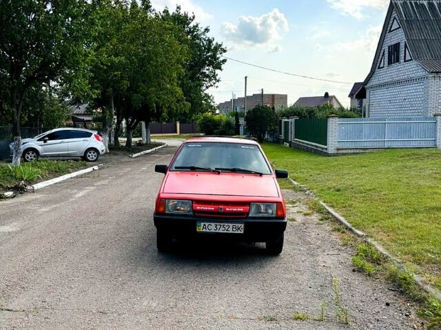 Красный ВАЗ 2108, объемом двигателя 1.3 л и пробегом 320 тыс. км за 670 $, фото 1 на Automoto.ua