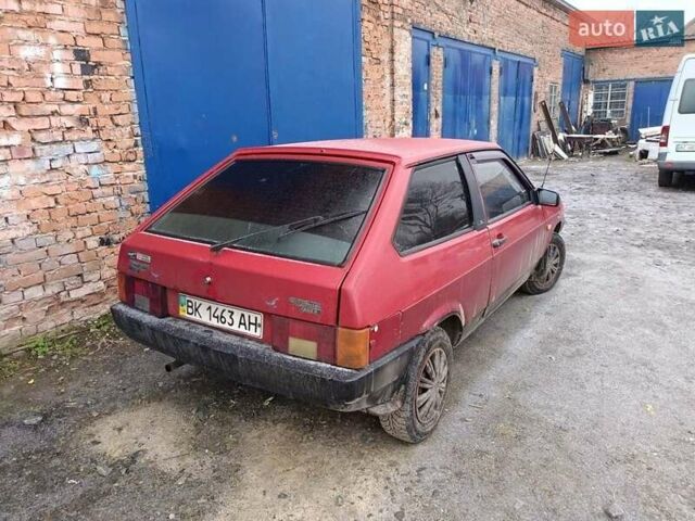 Красный ВАЗ 2108, объемом двигателя 1.3 л и пробегом 225 тыс. км за 900 $, фото 1 на Automoto.ua