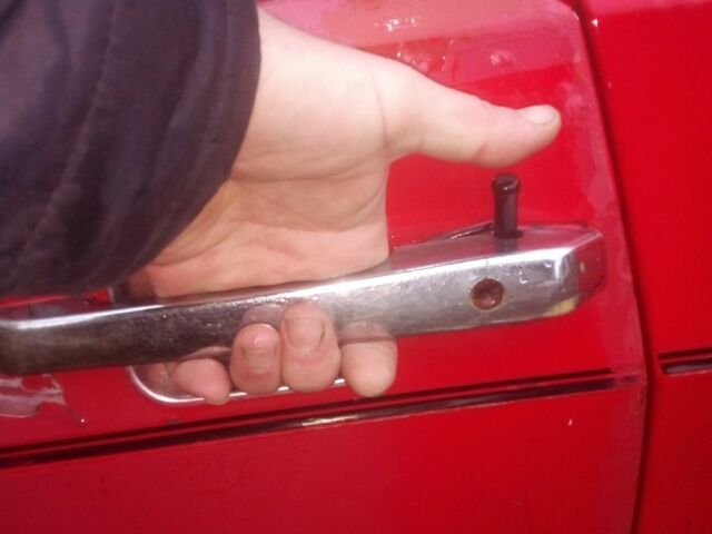 Красный ВАЗ 2108, объемом двигателя 1 л и пробегом 1000 тыс. км за 358 $, фото 7 на Automoto.ua