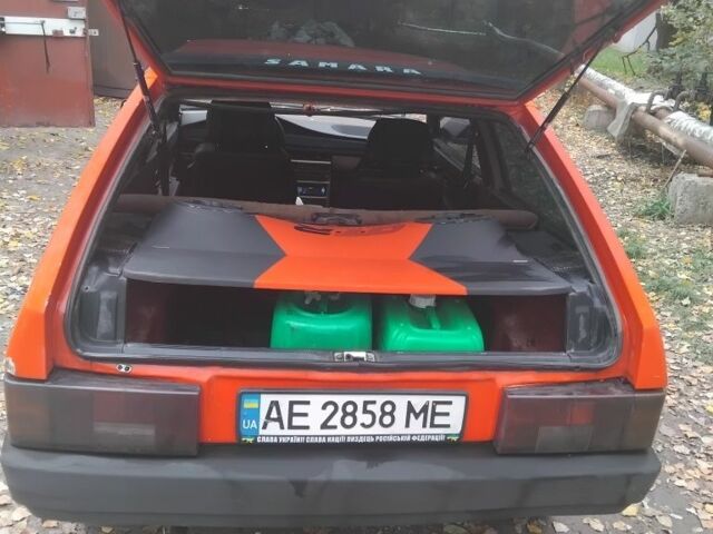 Красный ВАЗ 2108, объемом двигателя 1 л и пробегом 300 тыс. км за 1095 $, фото 5 на Automoto.ua