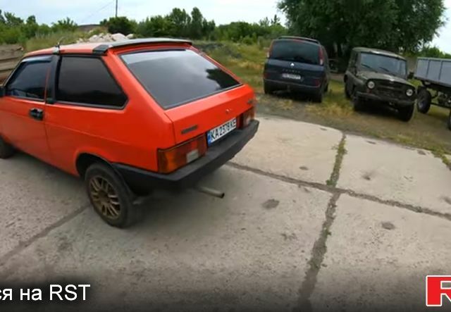 Красный ВАЗ 2108, объемом двигателя 1.5 л и пробегом 355 тыс. км за 1100 $, фото 3 на Automoto.ua