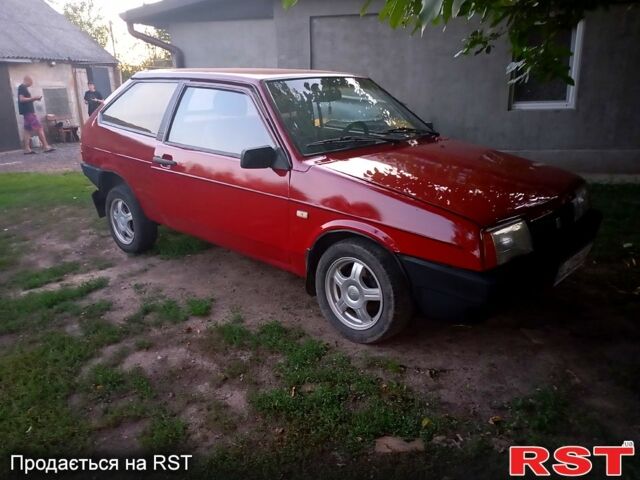 Красный ВАЗ 2108, объемом двигателя 1.3 л и пробегом 250 тыс. км за 950 $, фото 1 на Automoto.ua
