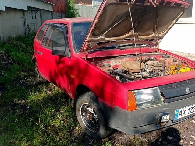 Красный ВАЗ 2108, объемом двигателя 1.5 л и пробегом 350 тыс. км за 350 $, фото 2 на Automoto.ua