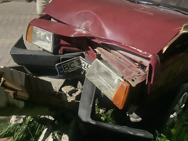 Красный ВАЗ 2108, объемом двигателя 1.3 л и пробегом 3 тыс. км за 250 $, фото 2 на Automoto.ua