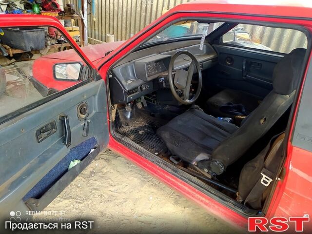 Красный ВАЗ 2108, объемом двигателя 15 л и пробегом 333 тыс. км за 650 $, фото 1 на Automoto.ua