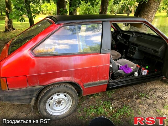 Красный ВАЗ 2108, объемом двигателя 1.3 л и пробегом 200 тыс. км за 400 $, фото 3 на Automoto.ua