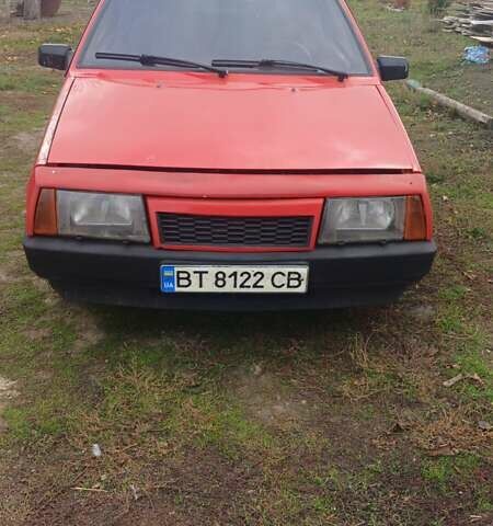 Красный ВАЗ 2108, объемом двигателя 1.1 л и пробегом 250 тыс. км за 900 $, фото 1 на Automoto.ua
