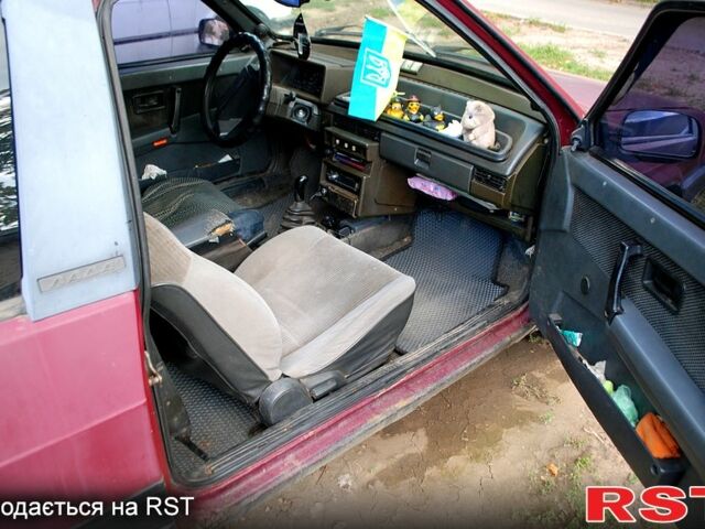 Красный ВАЗ 2108, объемом двигателя 1.5 л и пробегом 90 тыс. км за 900 $, фото 8 на Automoto.ua