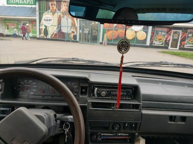 Красный ВАЗ 2108, объемом двигателя 1.5 л и пробегом 282 тыс. км за 1700 $, фото 5 на Automoto.ua