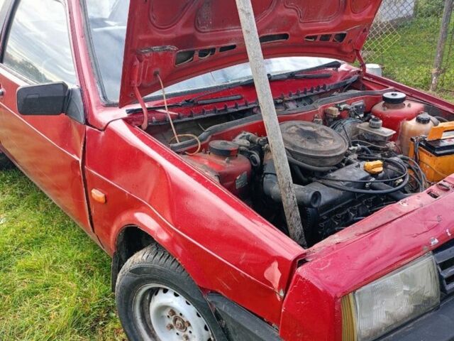 Красный ВАЗ 2108, объемом двигателя 1.5 л и пробегом 107 тыс. км за 400 $, фото 4 на Automoto.ua