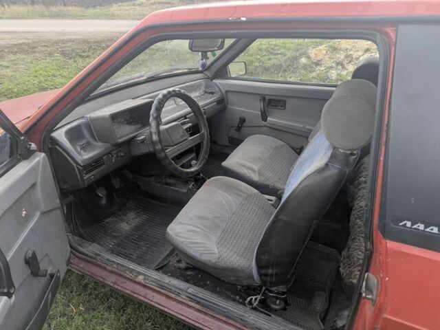 Красный ВАЗ 2108, объемом двигателя 1.3 л и пробегом 400 тыс. км за 709 $, фото 5 на Automoto.ua