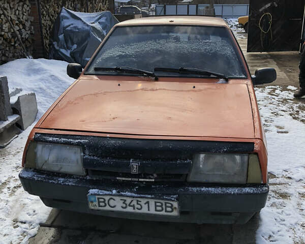 Красный ВАЗ 2108, объемом двигателя 1.3 л и пробегом 300 тыс. км за 550 $, фото 1 на Automoto.ua
